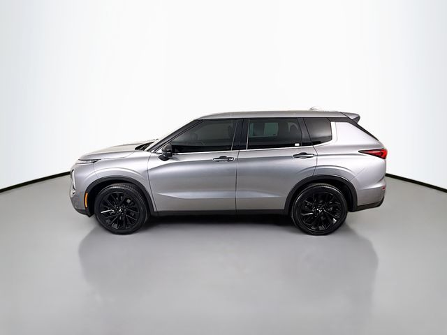 2023 Mitsubishi Outlander Black Edition photo 4