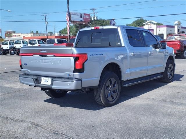 2022 Ford F-150 Lightning Lariat photo 2