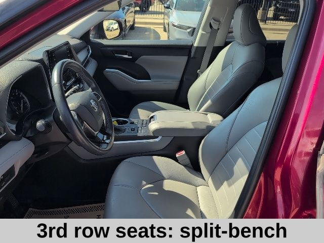 2021 Toyota Highlander XLE photo 9
