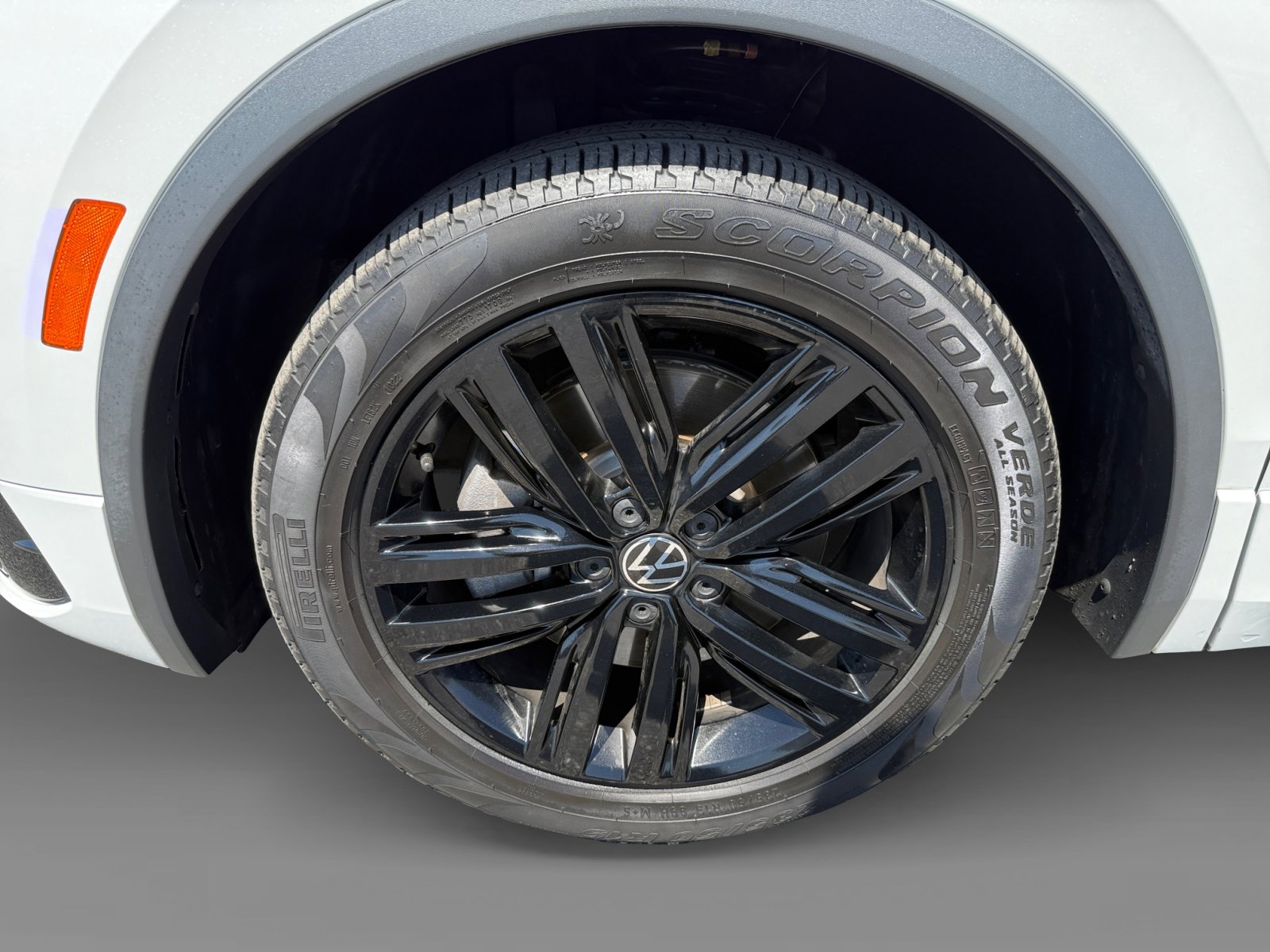 2022 Volkswagen Tiguan SE R-Line Black photo 9