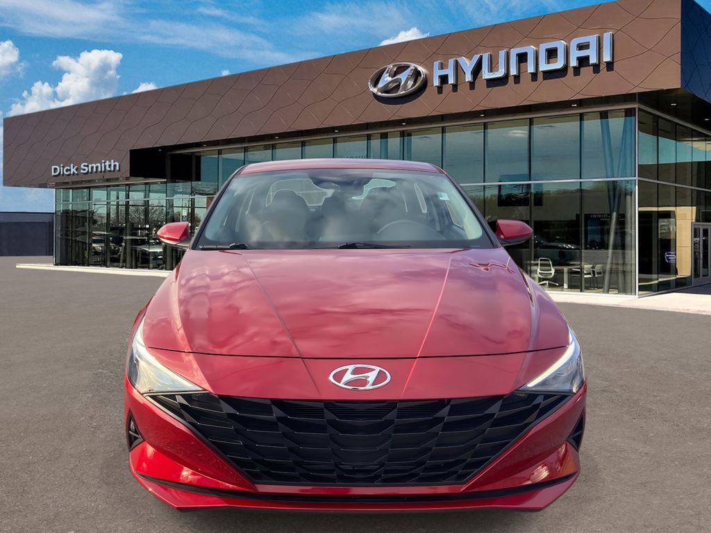 2023 Hyundai Elantra SE photo 2