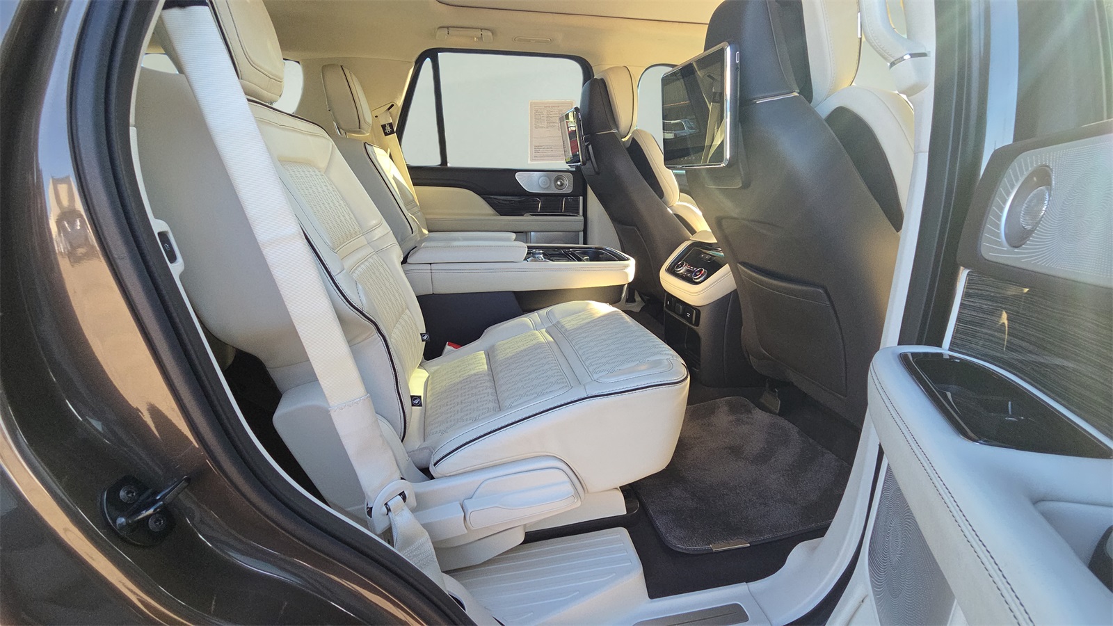 2019 Lincoln Navigator Black Label photo 13