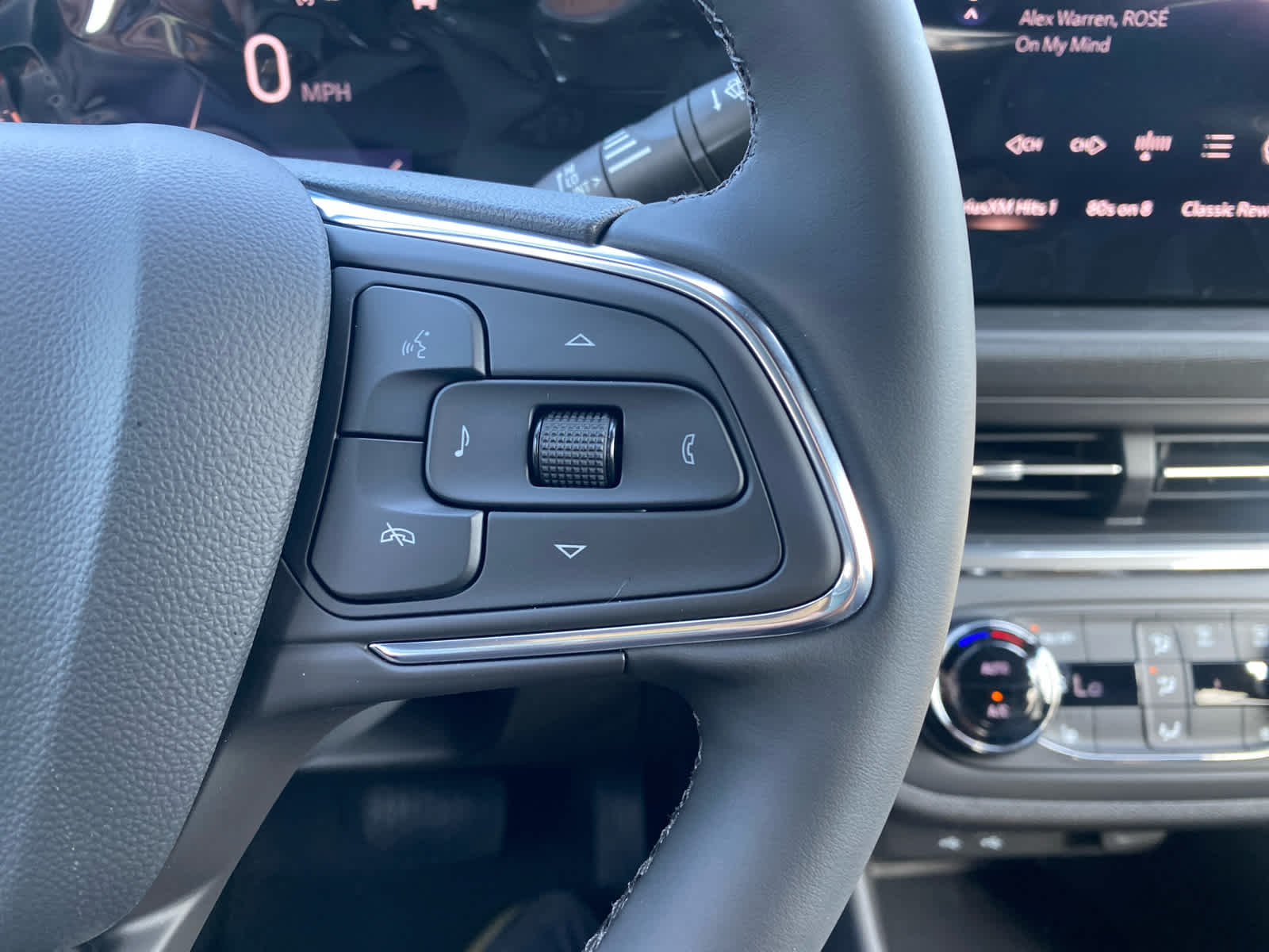2025 Buick Envista Preferred photo 40
