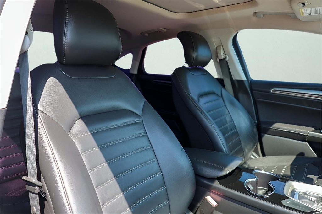 2015 Ford Fusion SE photo 18