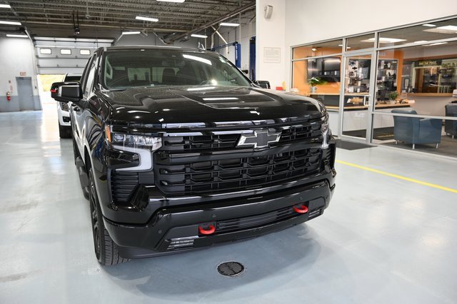 2024 Chevrolet Silverado RST photo 3