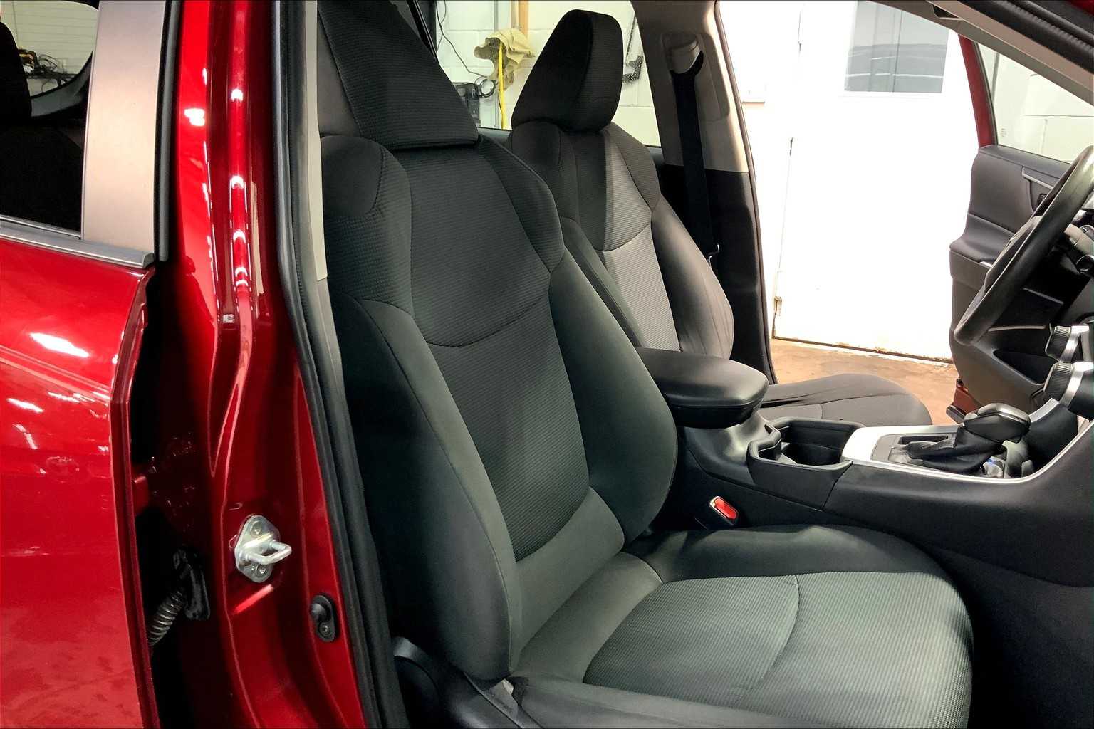 Image 7 of Pre-Owned 2021 Toyota RAV4 LE