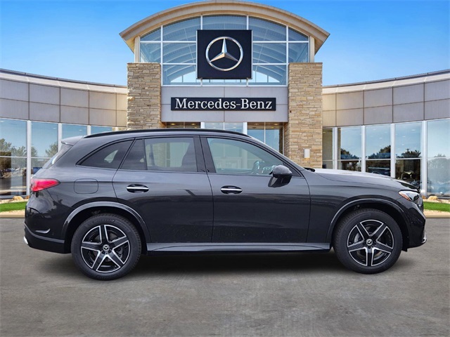 2026 Mercedes Benz GLC 300 4MATIC photo 4