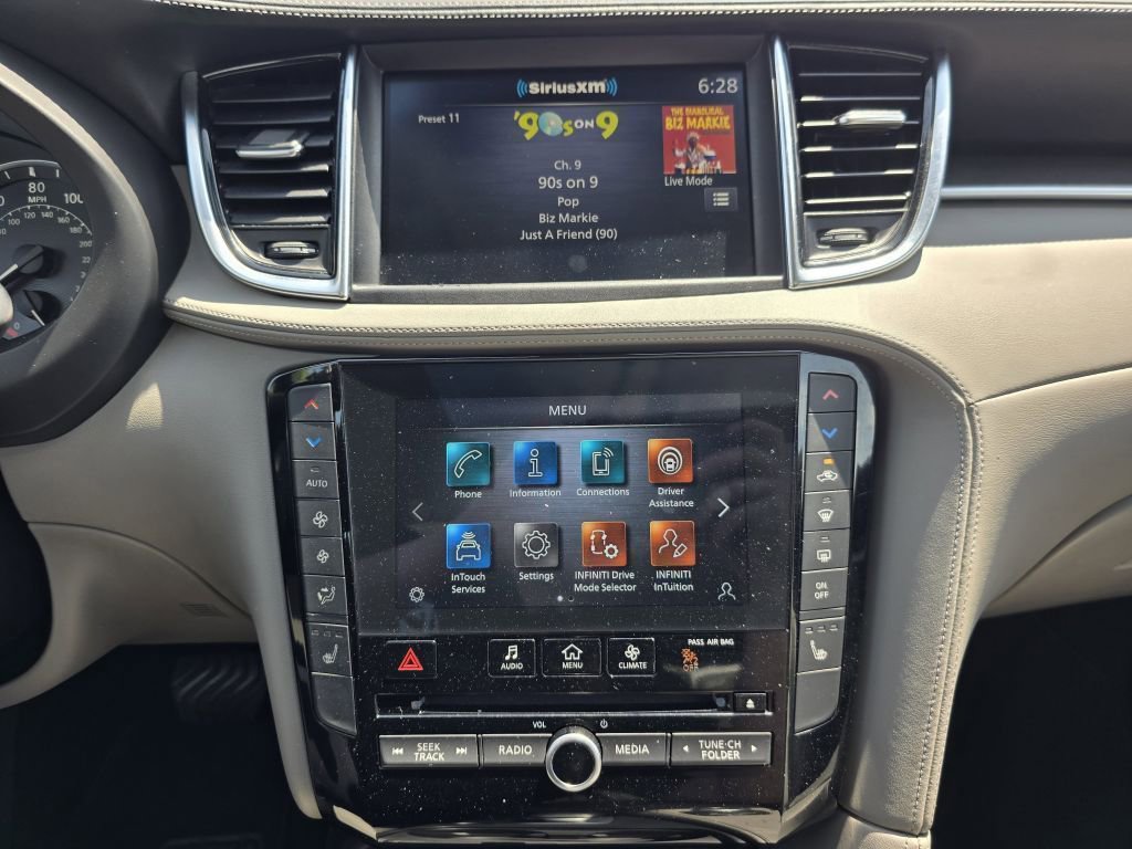 2023 Infiniti QX50 Luxe AWD photo 3