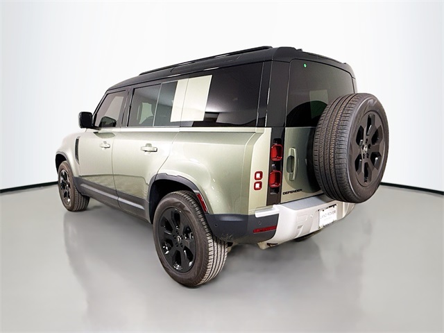 2025 Land Rover Defender 110 S photo 4