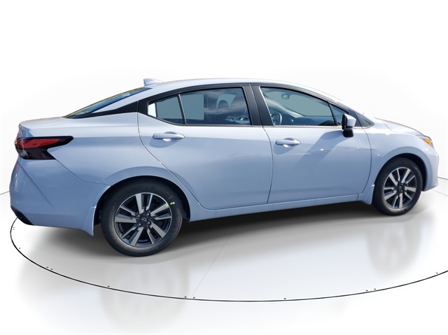 2025 Nissan Versa SV photo 4