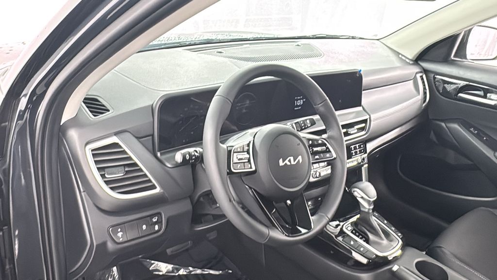2026 Kia Seltos EX photo 30