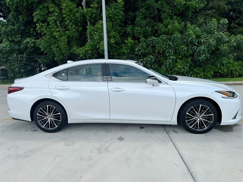 2024 Lexus ES 350 Premium photo 7