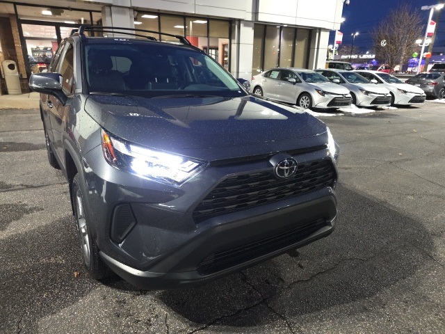 2025 Toyota RAV4 XLE's photo