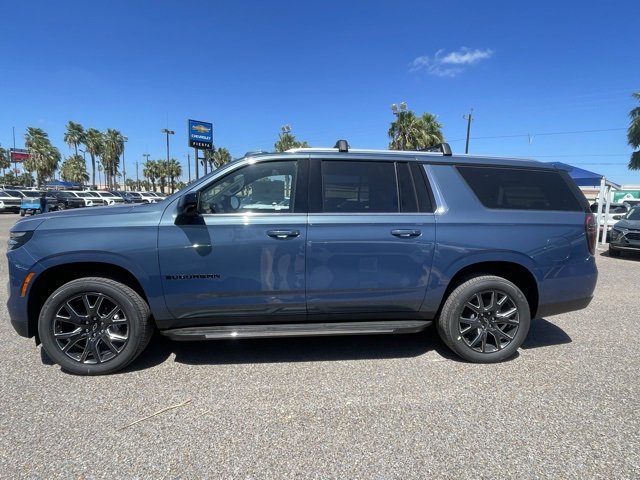 2025 Chevrolet Suburban LS photo 4