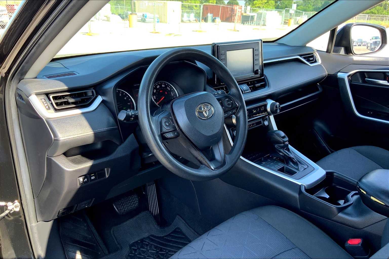 2021 Toyota RAV4 XLE photo 15