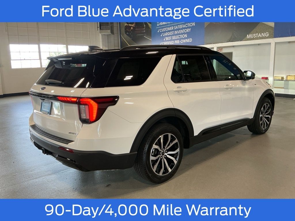 2025 Ford Explorer ST-Line photo 4
