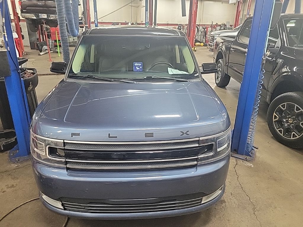 2019 Ford Edge Titanium photo 2