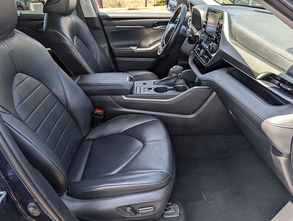 2022 Toyota Highlander XLE photo 14