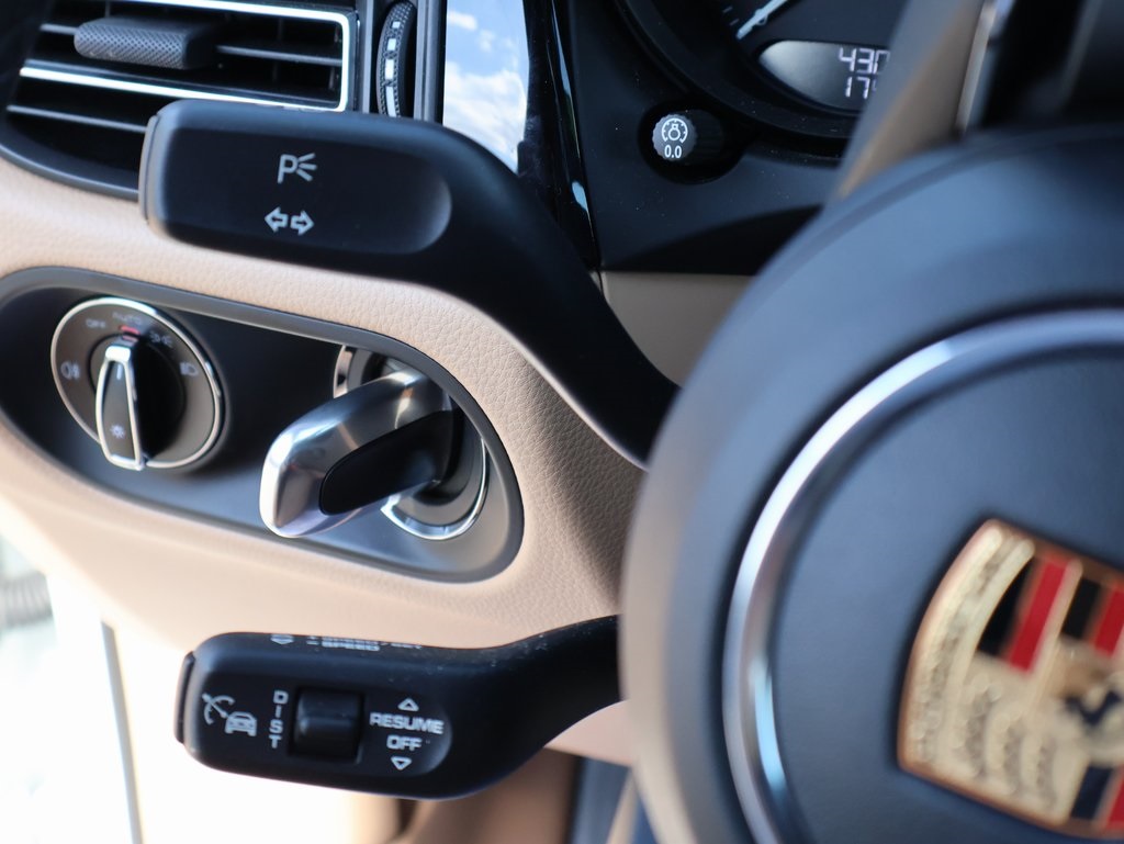 2025 Porsche Macan T photo 29