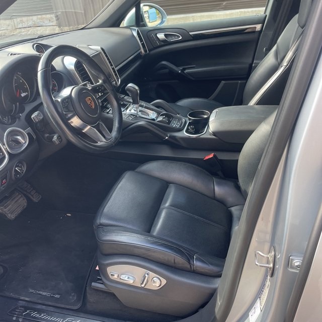 2018 Porsche Cayenne Platinum Edition photo 3