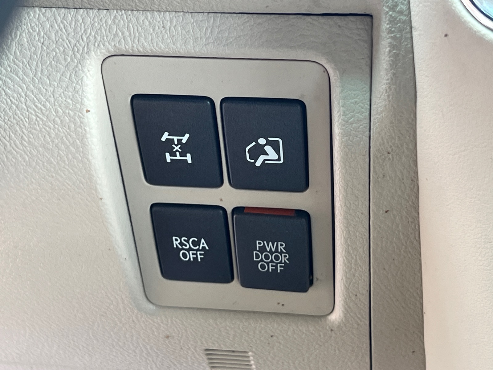 2014 Lexus LX 570 photo 35
