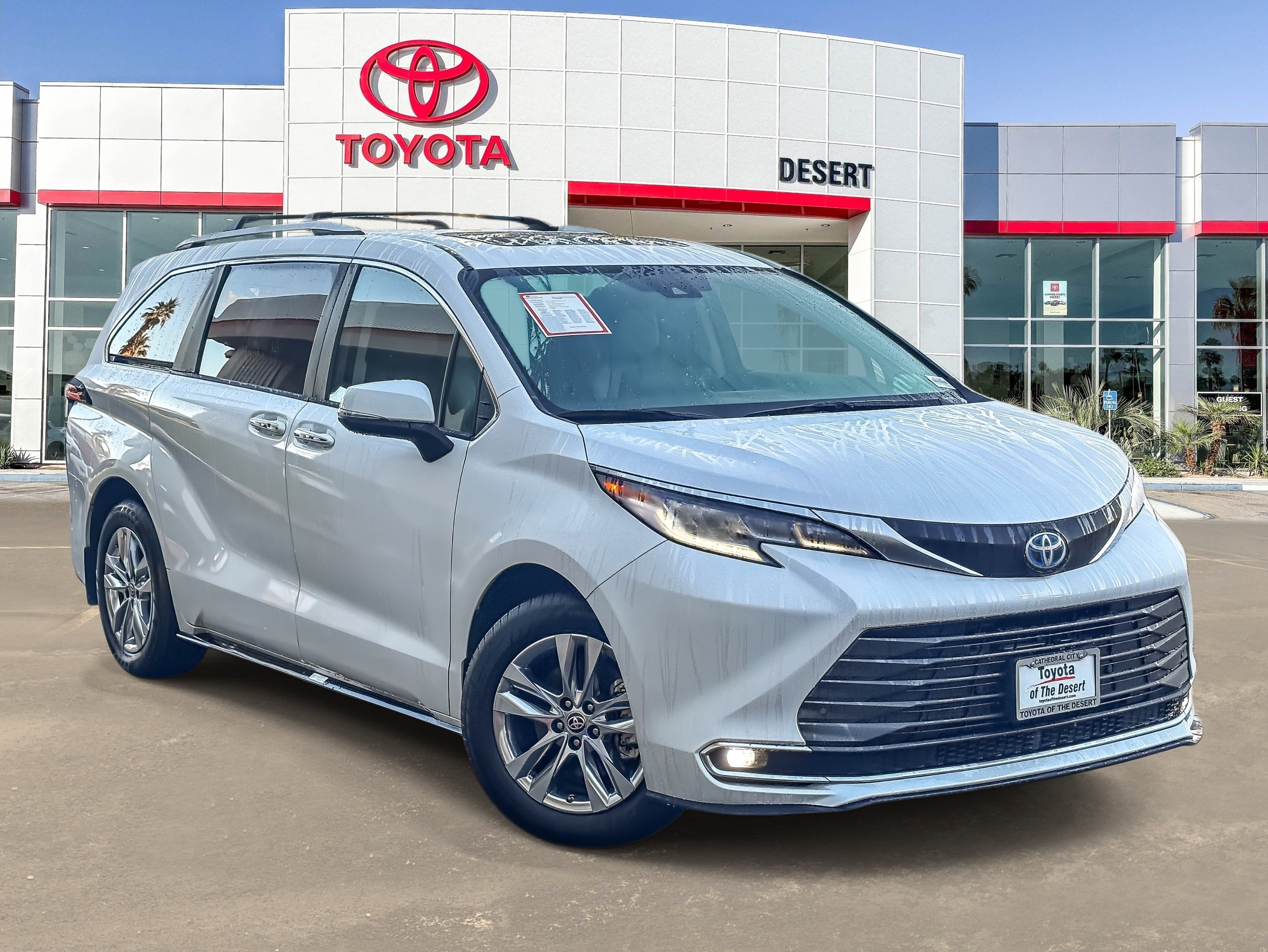 2024 Toyota Sienna Limited's photo
