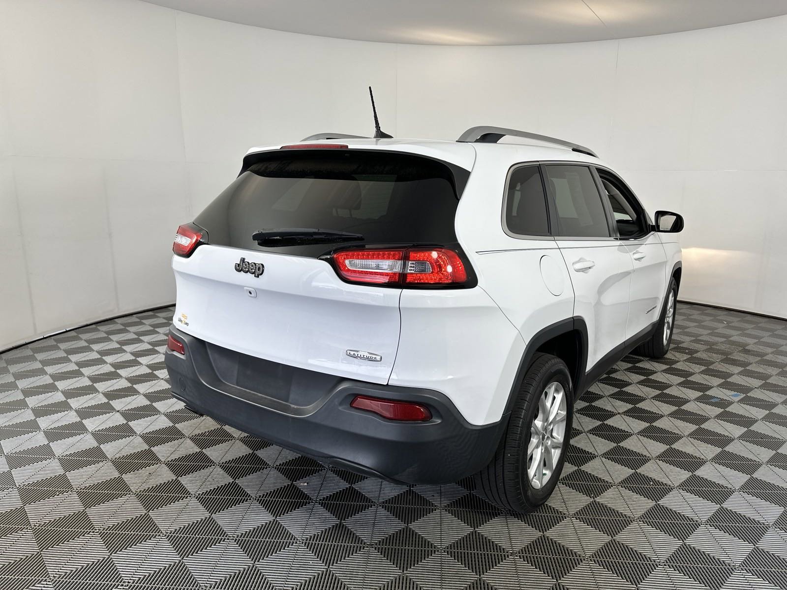 PreOwned 2016 Jeep Cherokee Latitude Sport Utility in Mishawaka W4U233754 Gurley Leep Motorwerks