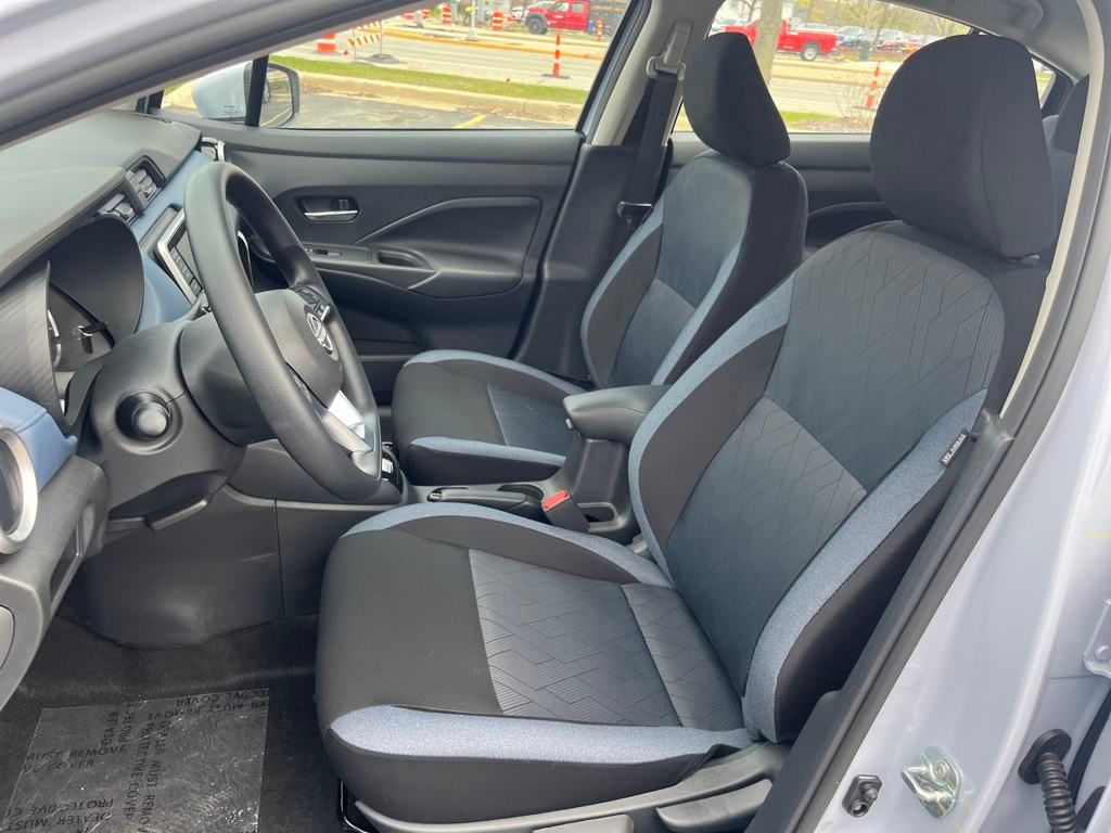 2025 Nissan Versa SV photo 13