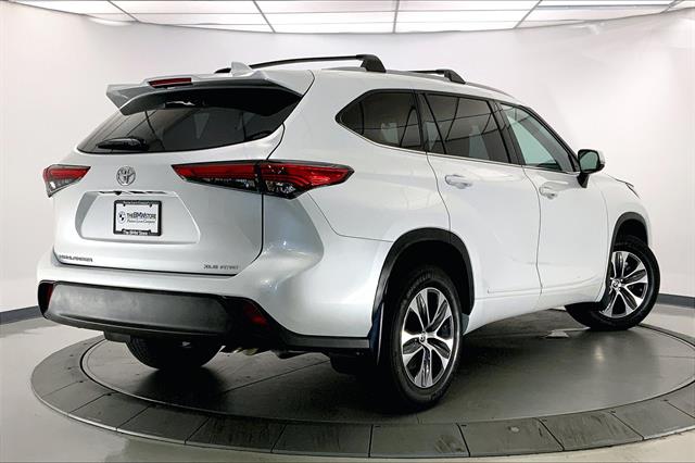 2022 Toyota Highlander XLE photo 11