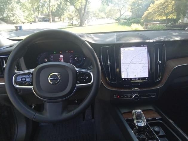 2023 Volvo XC60 Recharge Hybrid Ultimate photo 4