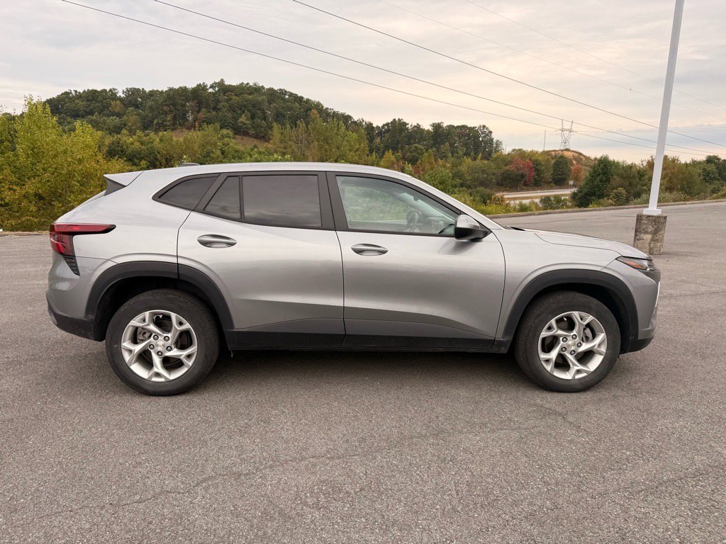 2024 Chevrolet Trax LS photo 3