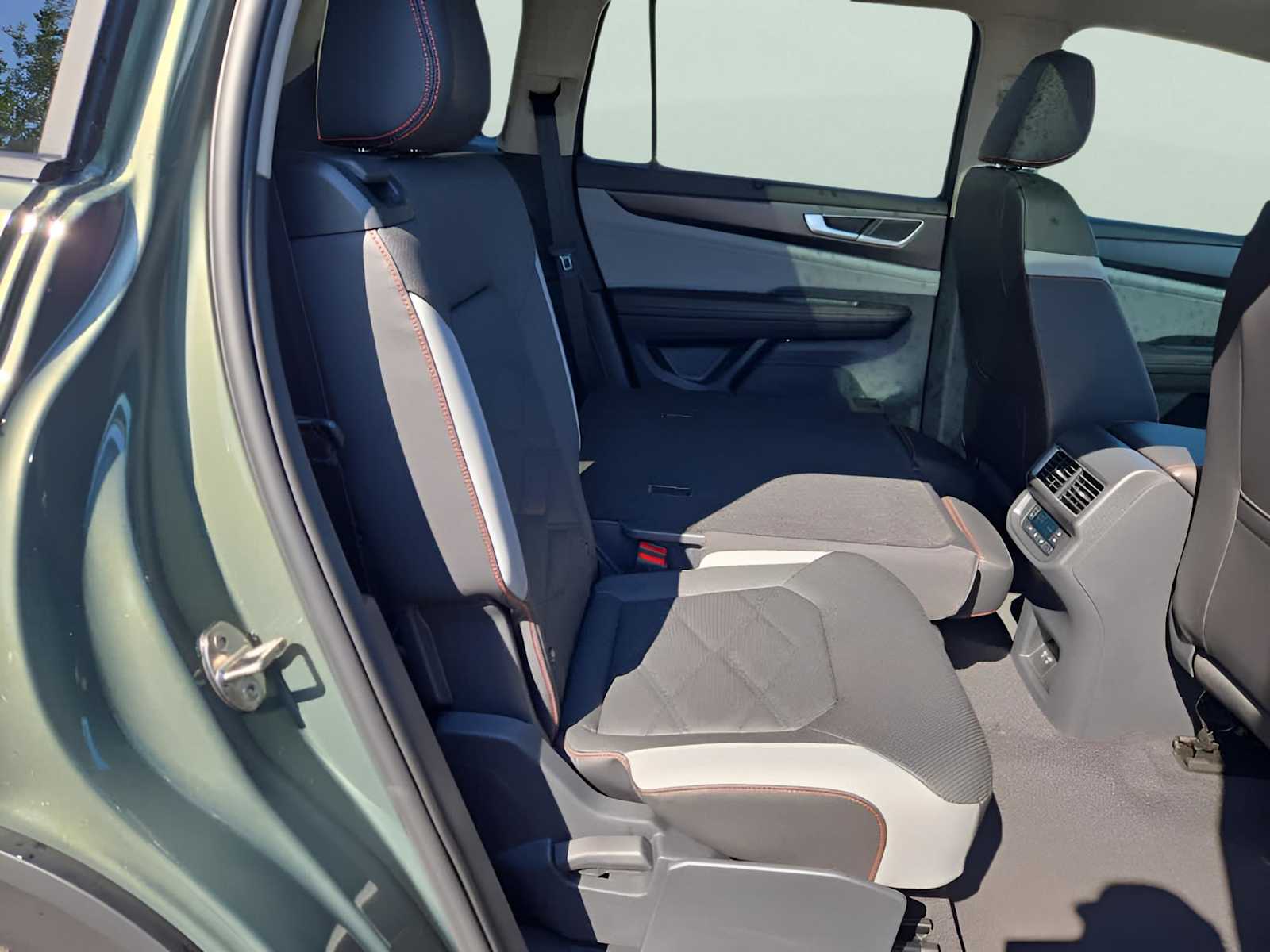 2026 Volkswagen Atlas Peak Edition SE photo 35