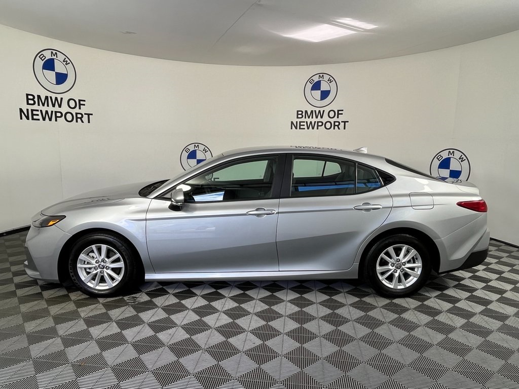 2025 Toyota Camry LE photo 9