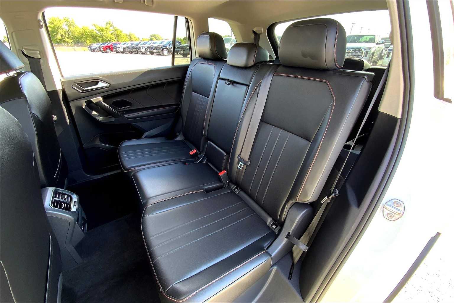 2024 Volkswagen Tiguan Wolfsburg Edition photo 17