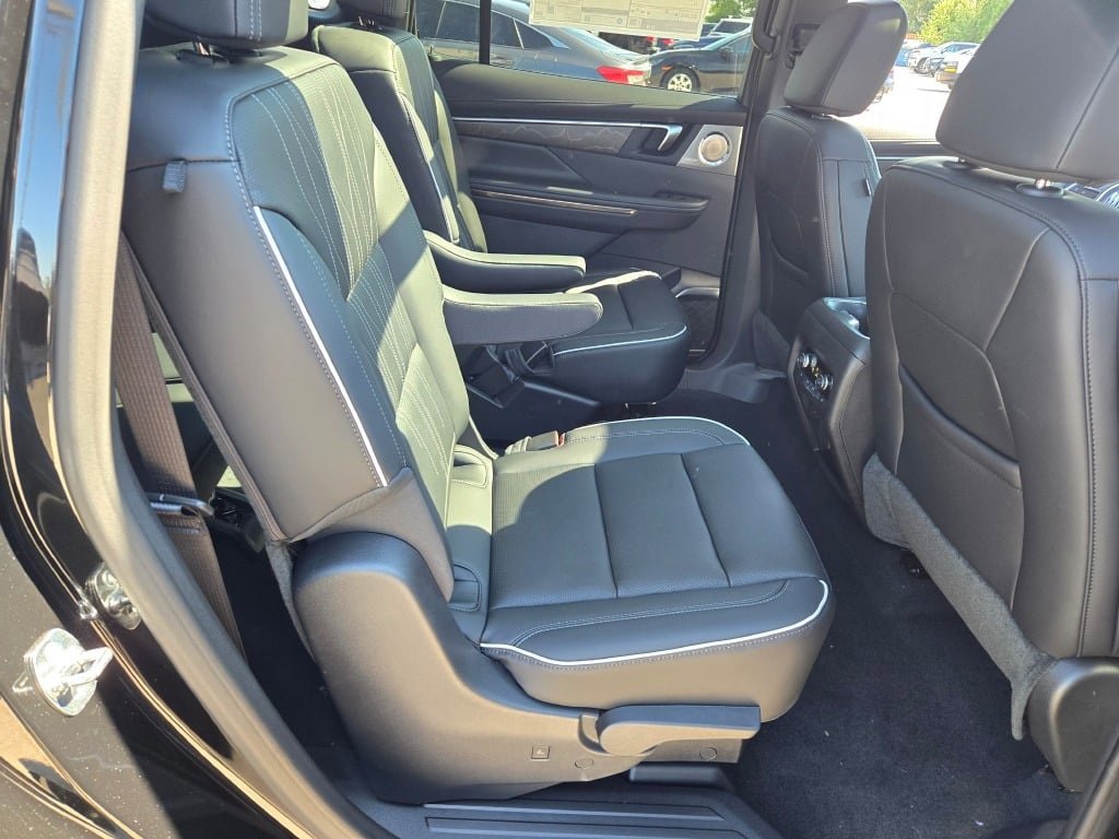 2026 Buick Enclave Avenir photo 7