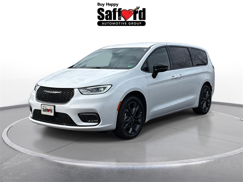 2026 Chrysler Pacifica Select's photo