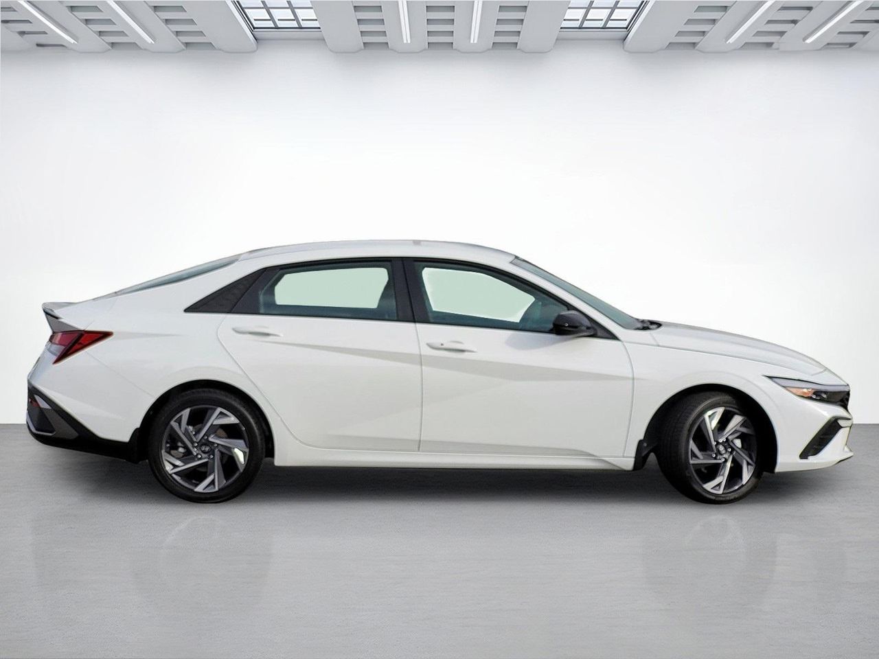 2025 Hyundai Elantra SEL Sport photo 3