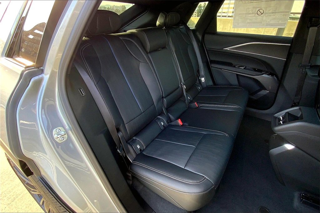 2025 Cadillac Lyriq Luxury photo 28