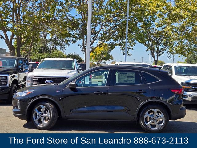 2025 Ford Escape ST-Line photo 2