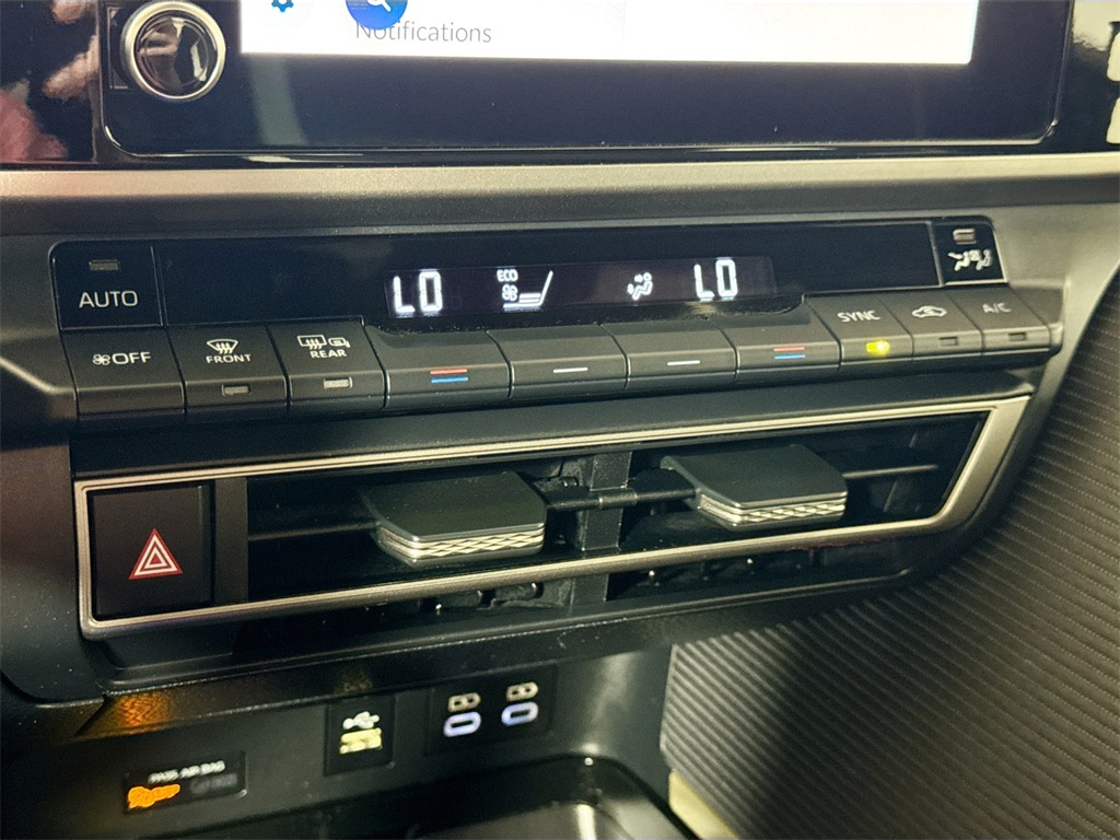 2025 Toyota Camry SE photo 31