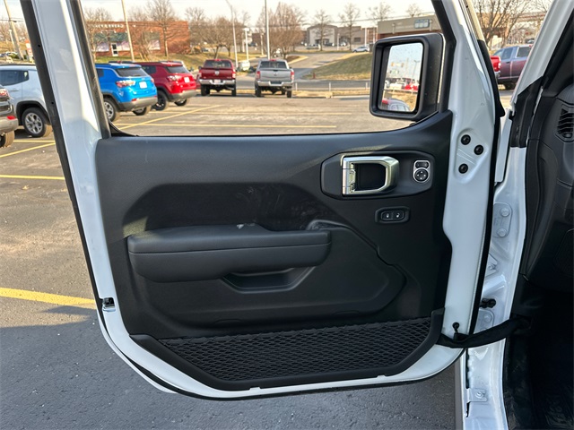2025 Jeep Wrangler Rubicon photo 29