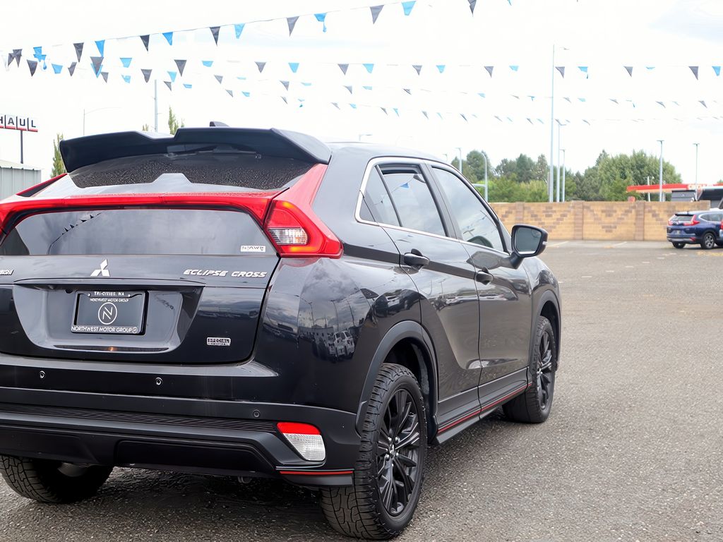 2019 Mitsubishi Eclipse Cross LE photo 4