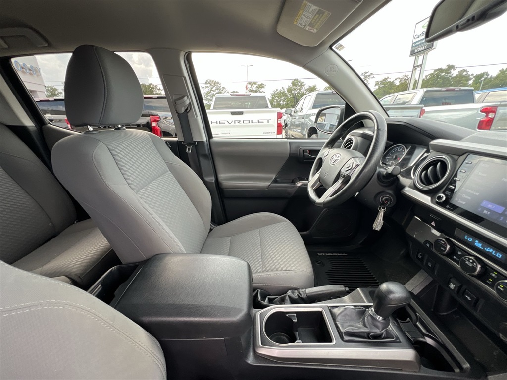 2022 Toyota Tacoma SR5 photo 16