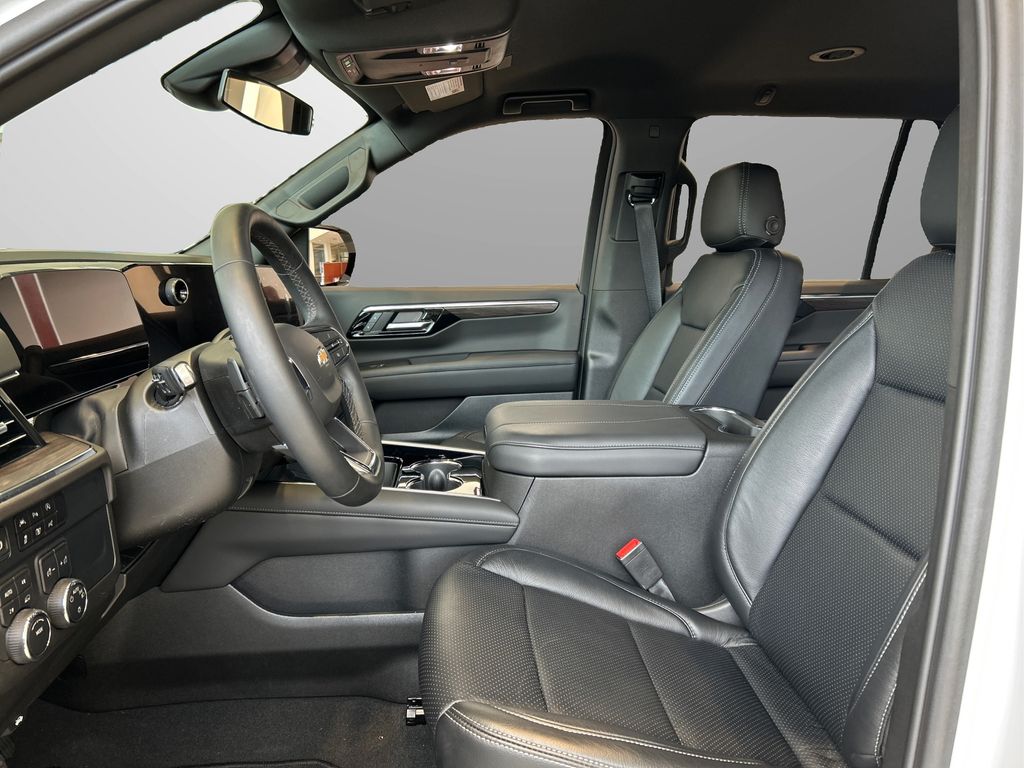 2025 Chevrolet Tahoe LS photo 9