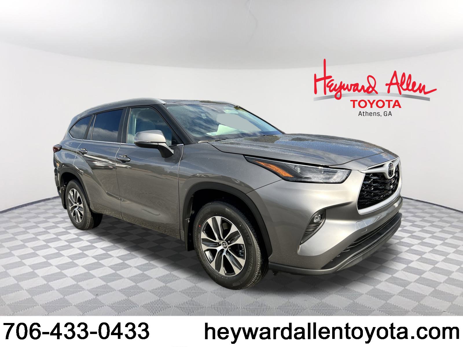 2026 Toyota Highlander XLE's photo