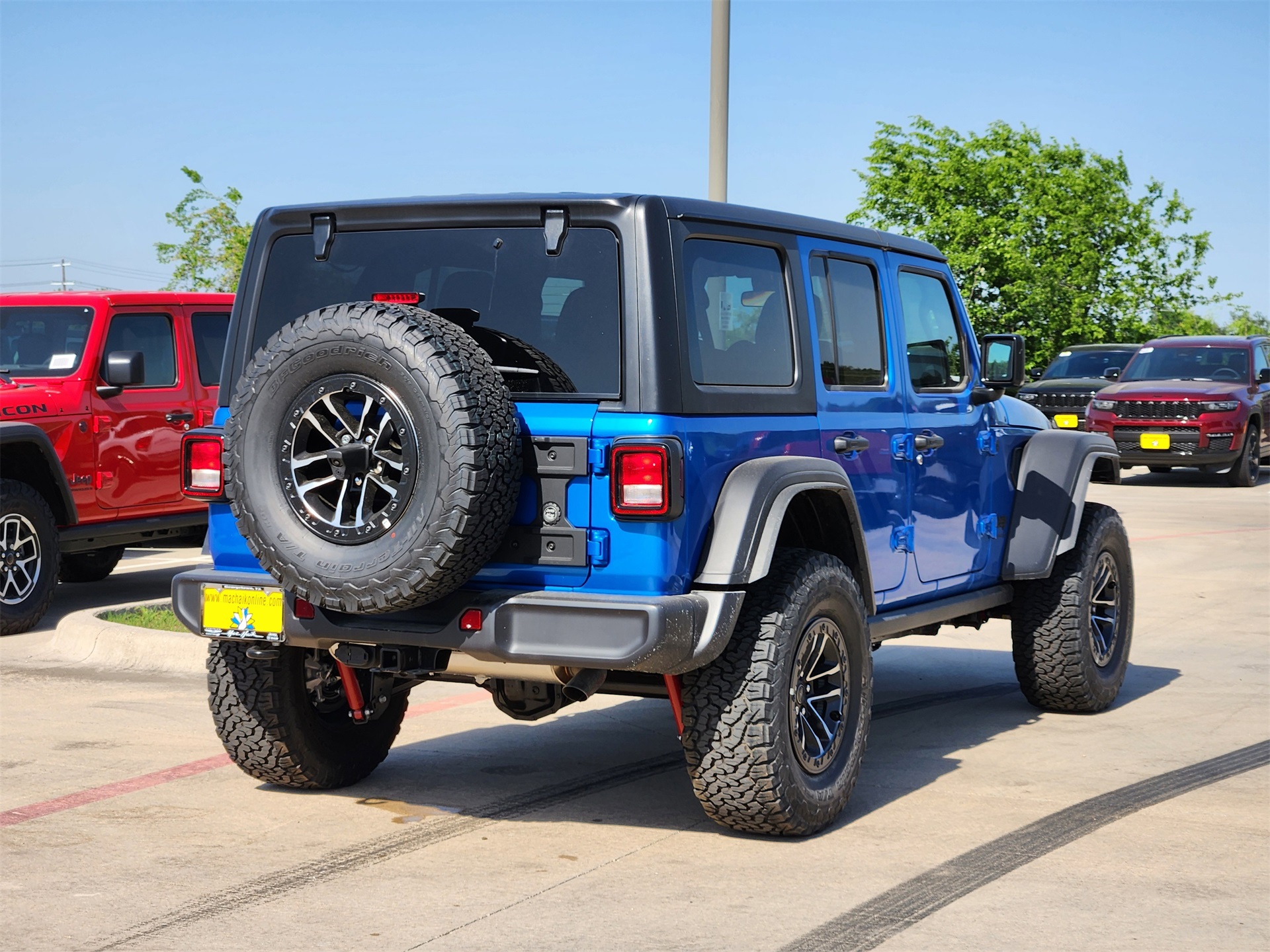 2025 Jeep Wrangler Willys photo 4