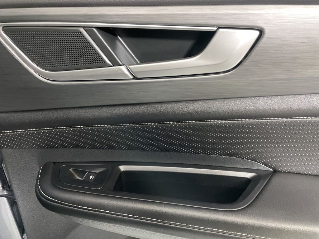 2024 Volkswagen Atlas Cross Sport SE Technology photo 16