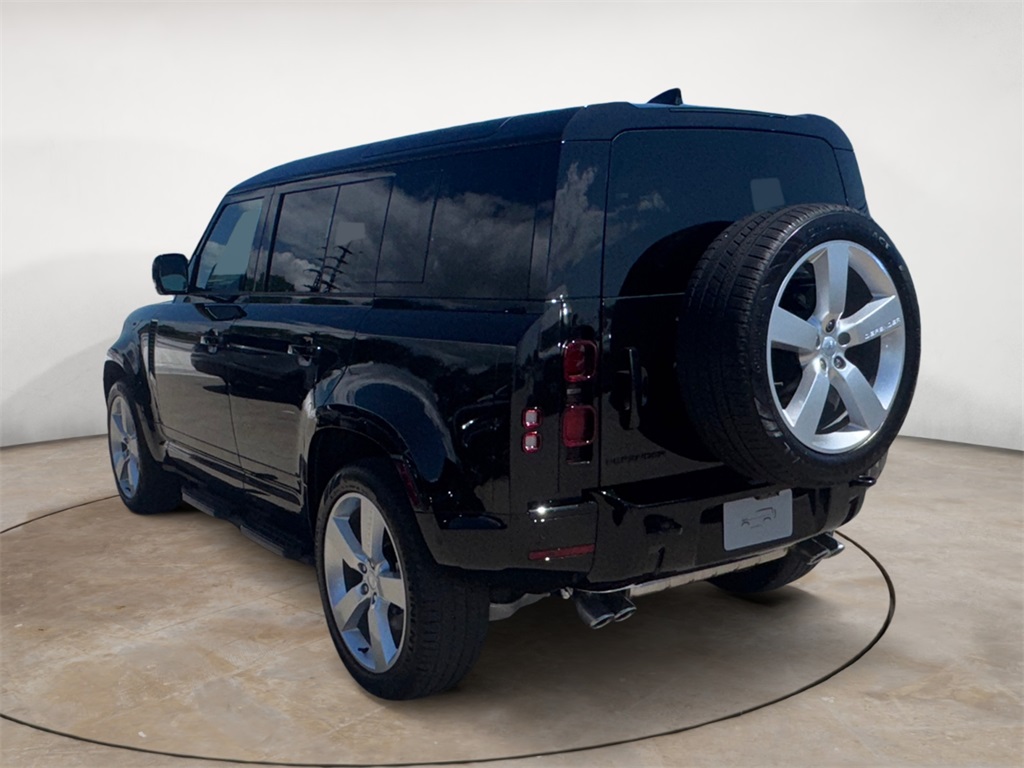 2025 Land Rover Defender 110 X-Dynamic SE photo 3