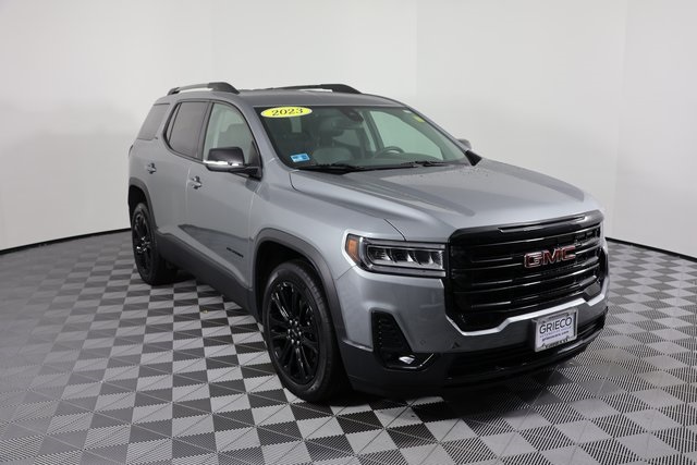 2023 GMC Acadia SLT's photo