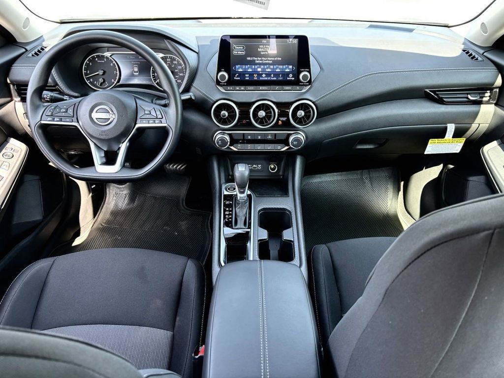 2025 Nissan Sentra SV photo 8